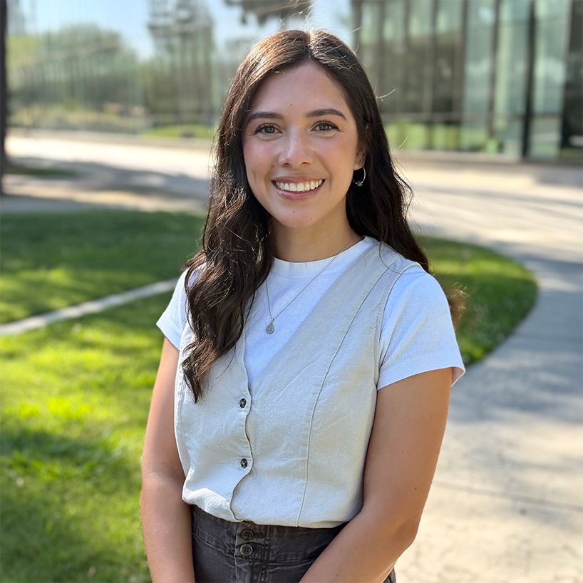 Advisor, Isamar Alvarado, standing in front of the Fresno State library.