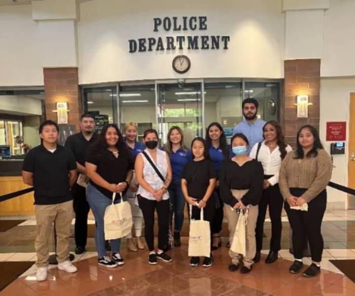 Photo of Fresno State students attending the Police Department site visit. 